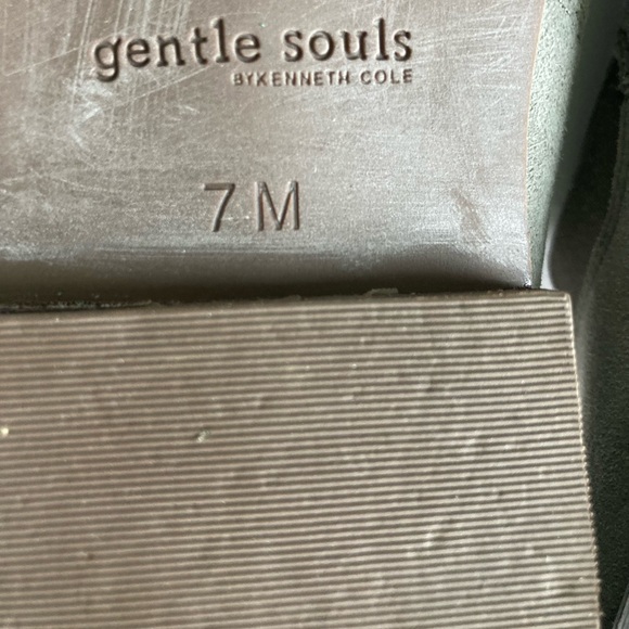 Gentle Souls Grey Suede Genuine Leather Rubber Outsole Loafers size 7 - Picture 14 of 14